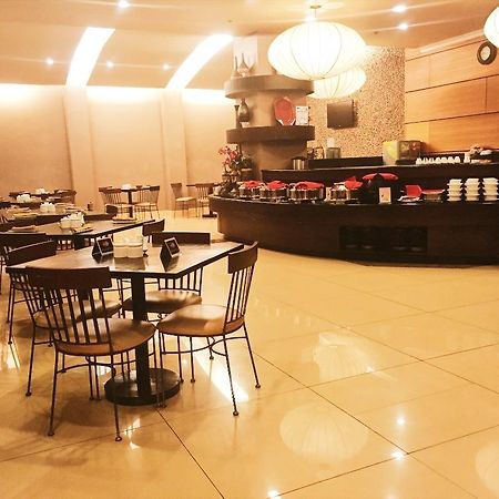 Iloilo Business Hotel Bagian luar foto