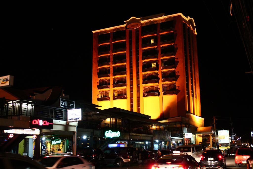 Iloilo Business Hotel Bagian luar foto