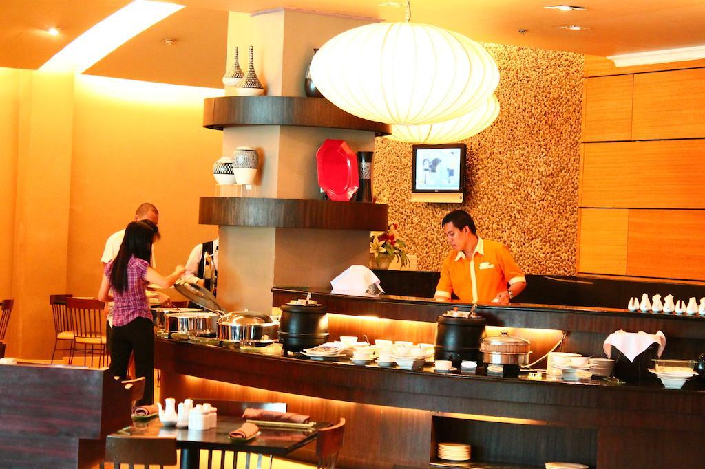 Iloilo Business Hotel Bagian luar foto