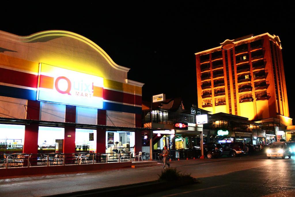 Iloilo Business Hotel Bagian luar foto
