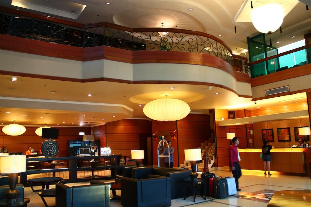 Iloilo Business Hotel Bagian luar foto