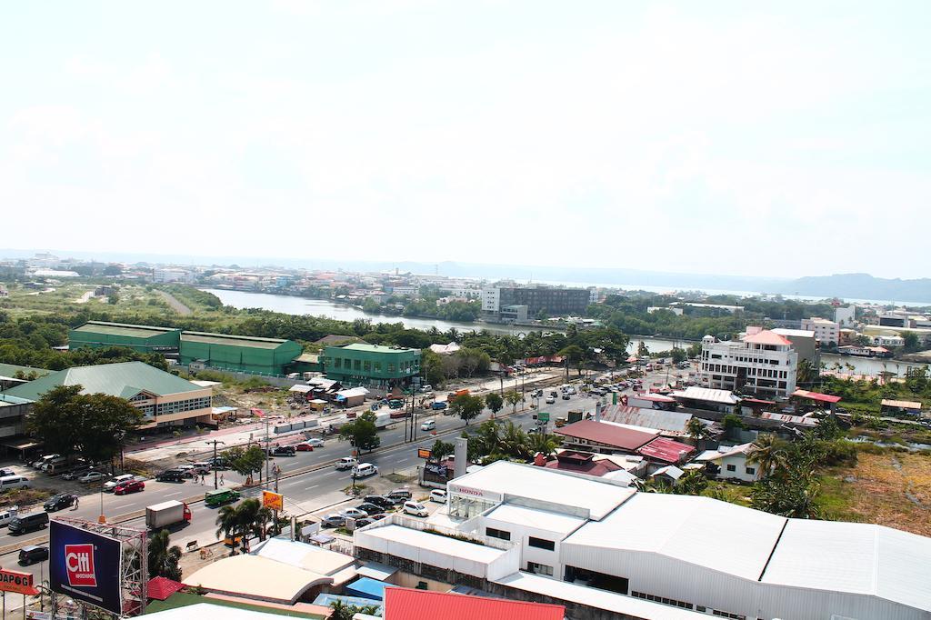 Iloilo Business Hotel Bagian luar foto