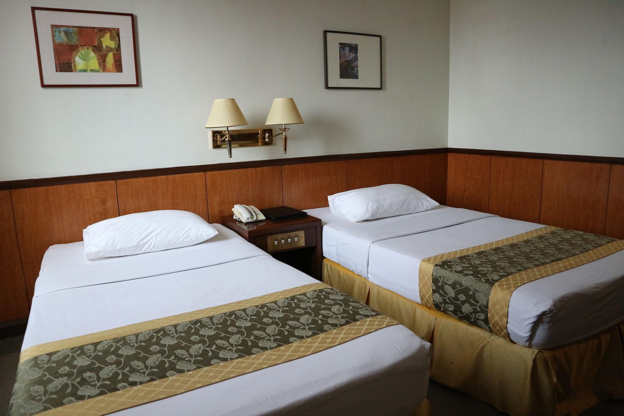 Iloilo Business Hotel Bagian luar foto