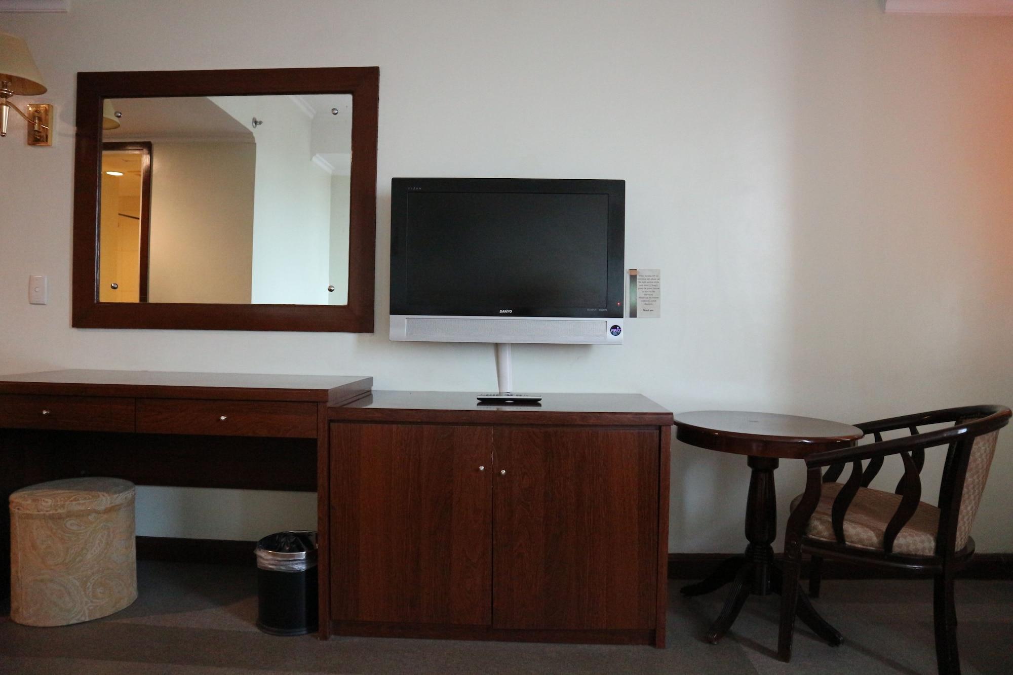 Iloilo Business Hotel Bagian luar foto