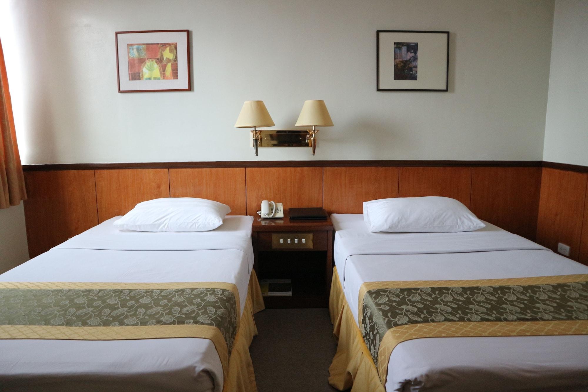 Iloilo Business Hotel Bagian luar foto