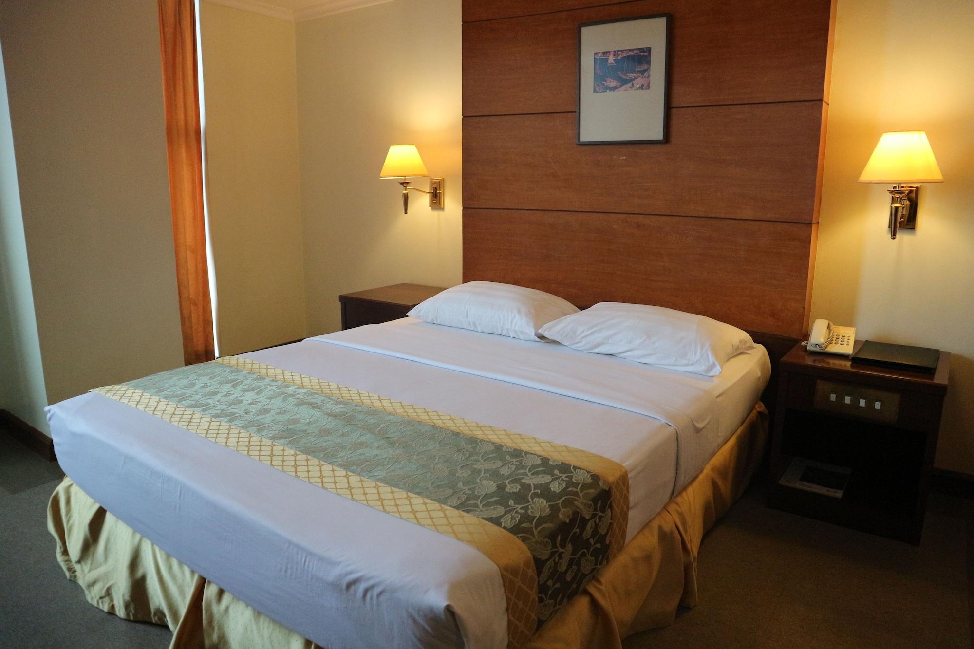 Iloilo Business Hotel Bagian luar foto