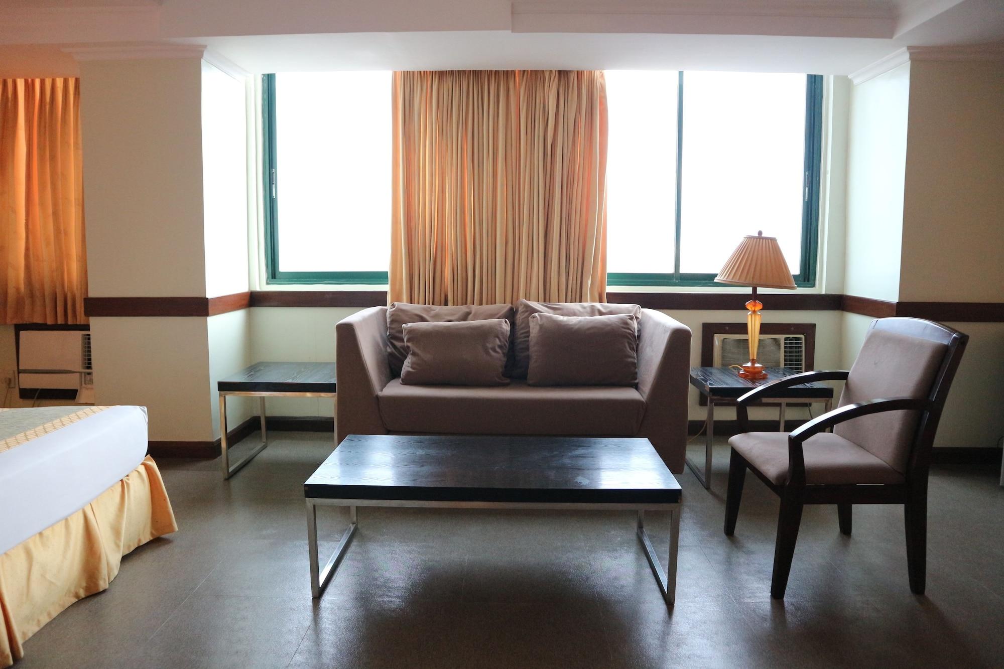 Iloilo Business Hotel Bagian luar foto