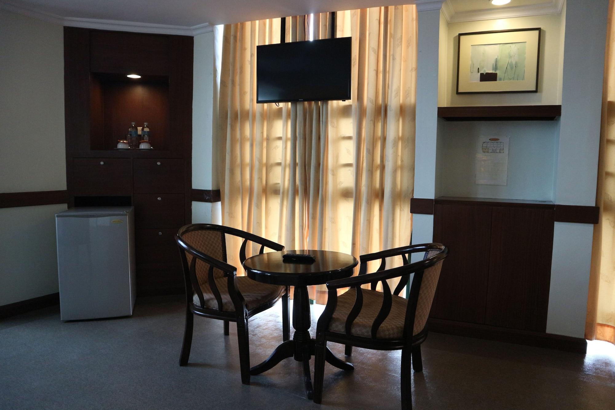 Iloilo Business Hotel Bagian luar foto