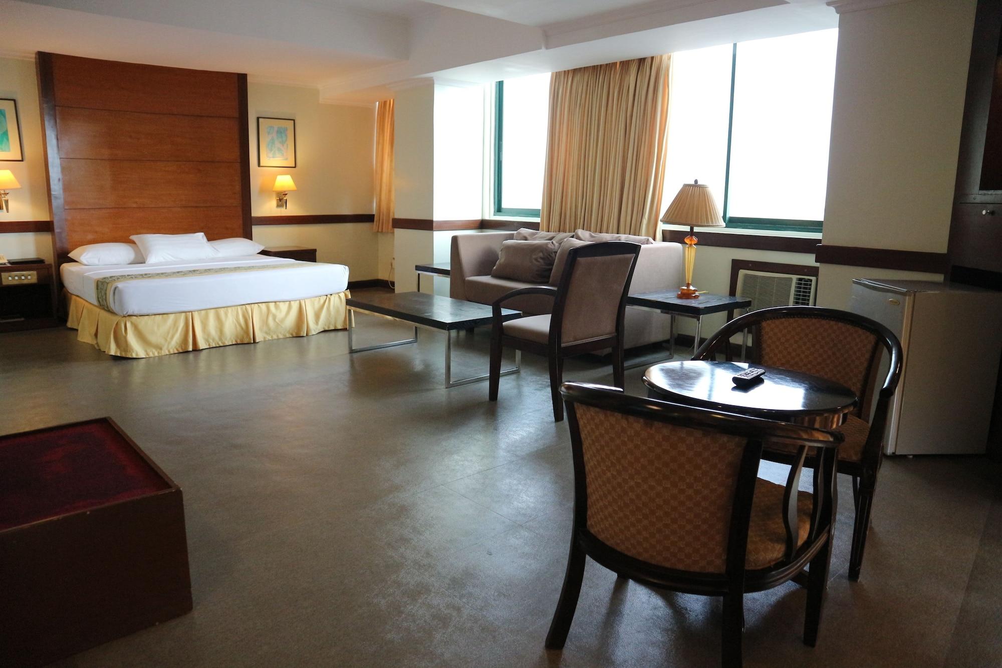 Iloilo Business Hotel Bagian luar foto