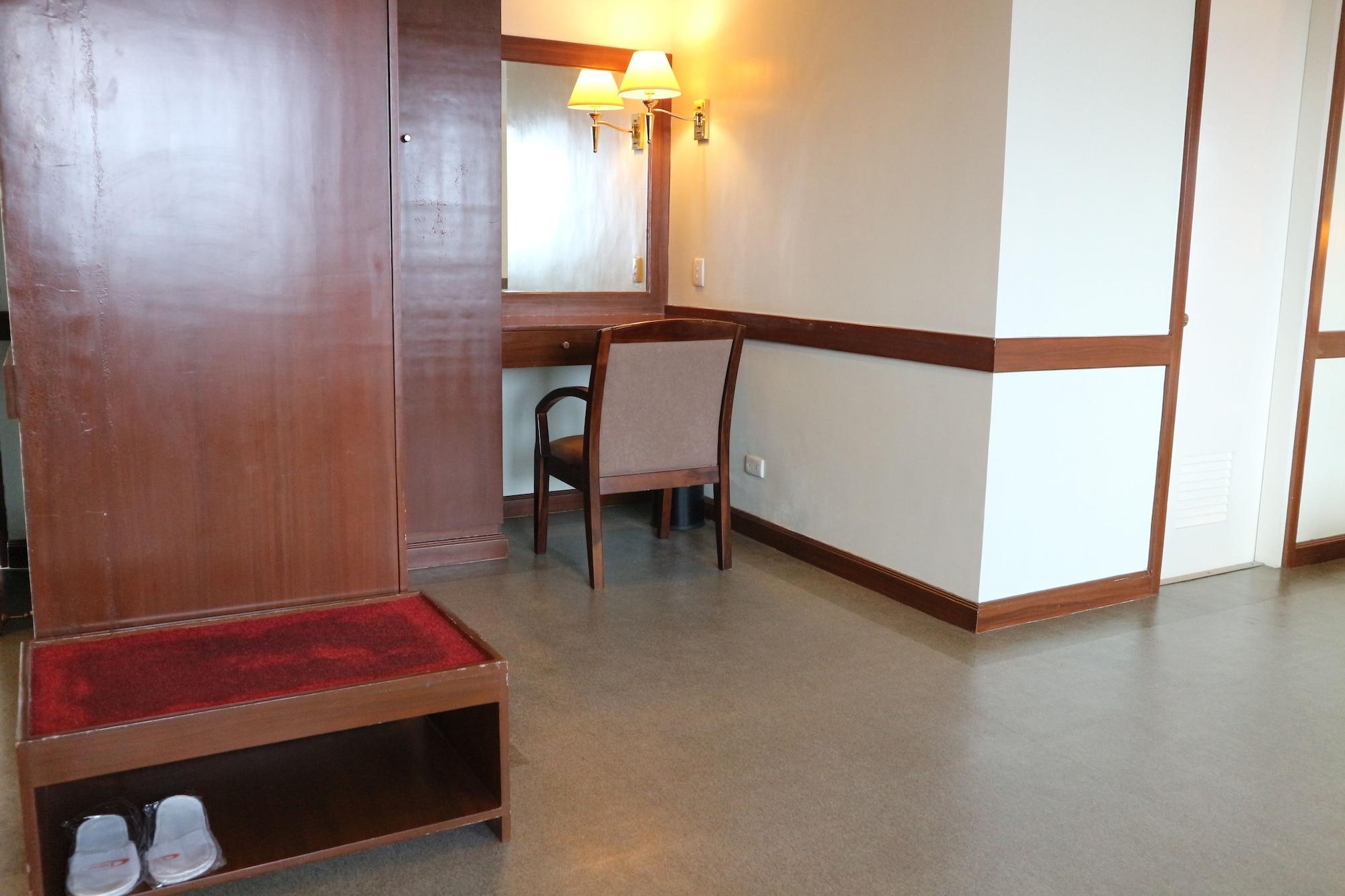Iloilo Business Hotel Bagian luar foto