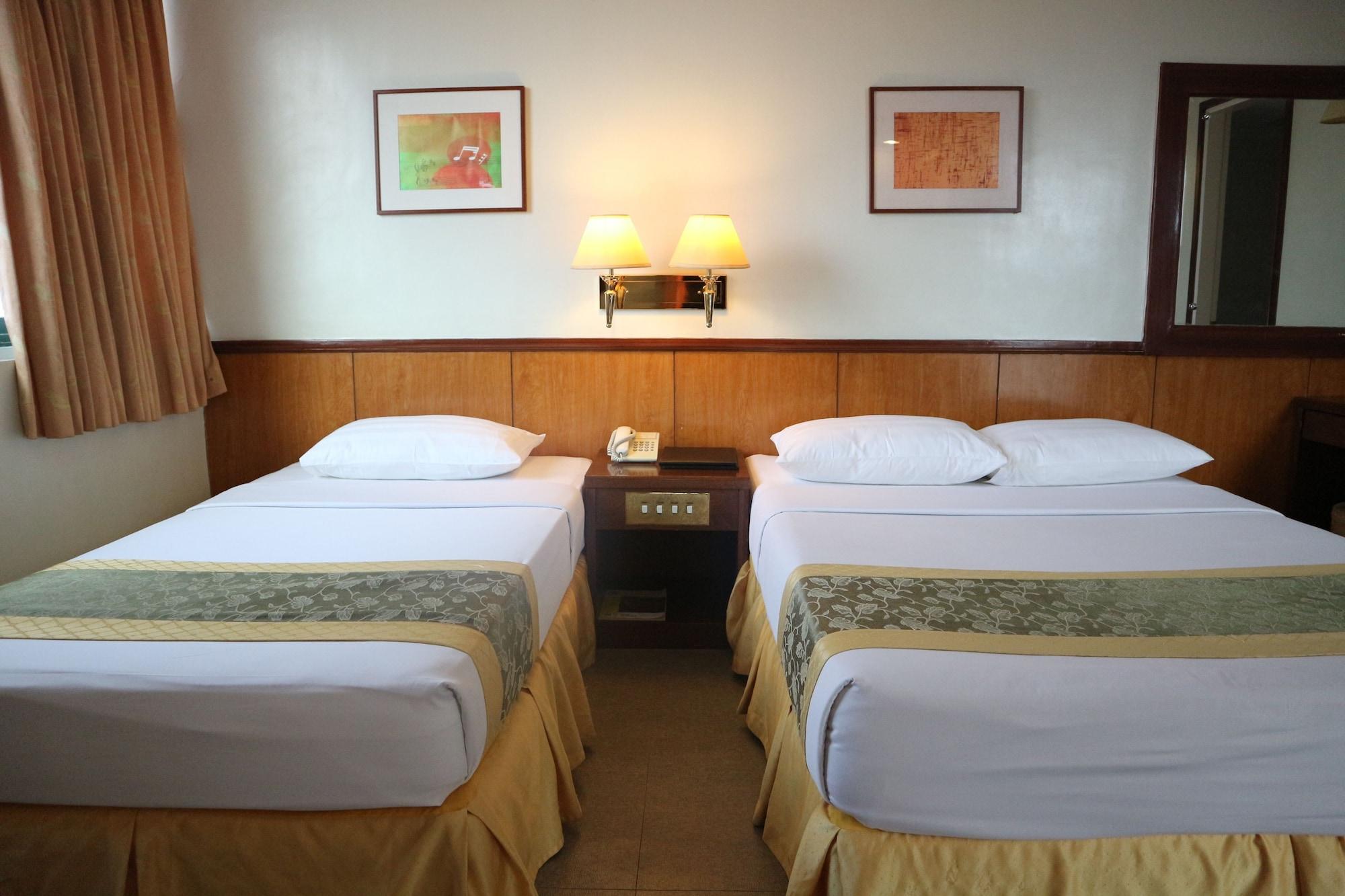 Iloilo Business Hotel Bagian luar foto