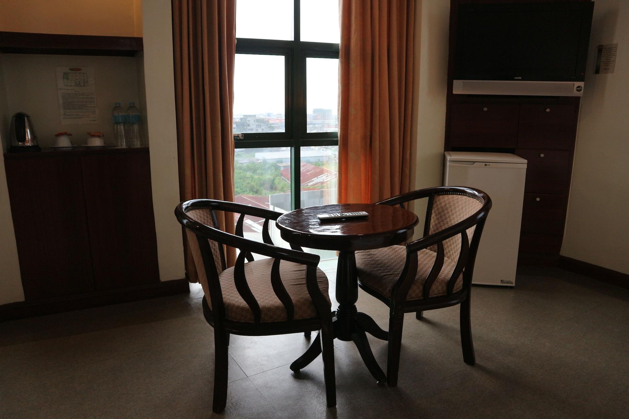 Iloilo Business Hotel Bagian luar foto