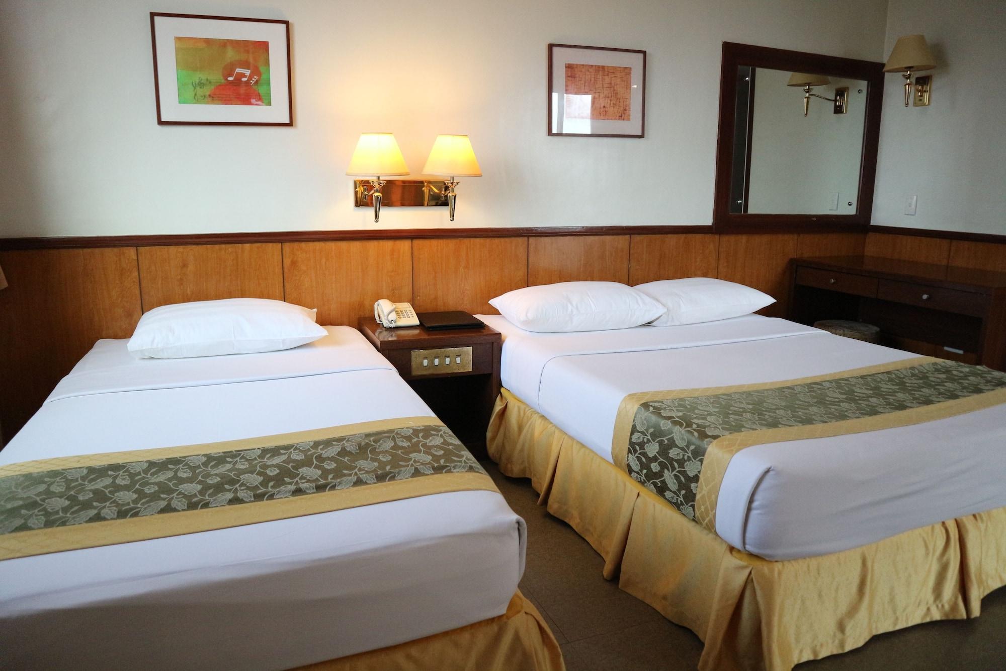 Iloilo Business Hotel Bagian luar foto