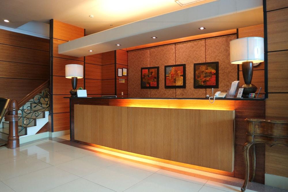 Iloilo Business Hotel Bagian luar foto