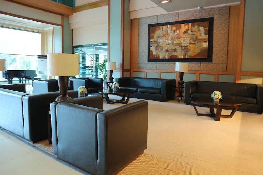 Iloilo Business Hotel Bagian luar foto