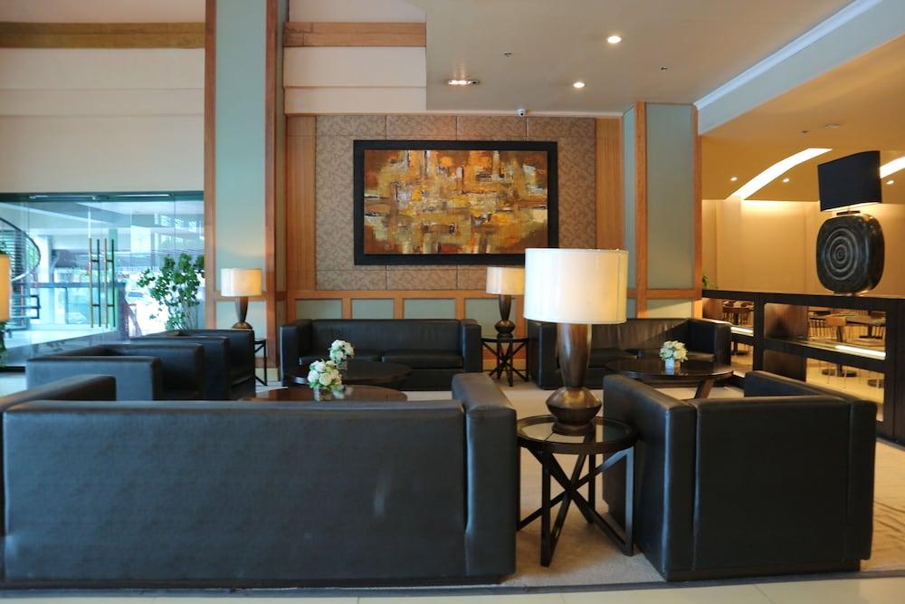 Iloilo Business Hotel Bagian luar foto