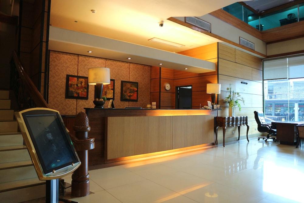 Iloilo Business Hotel Bagian luar foto