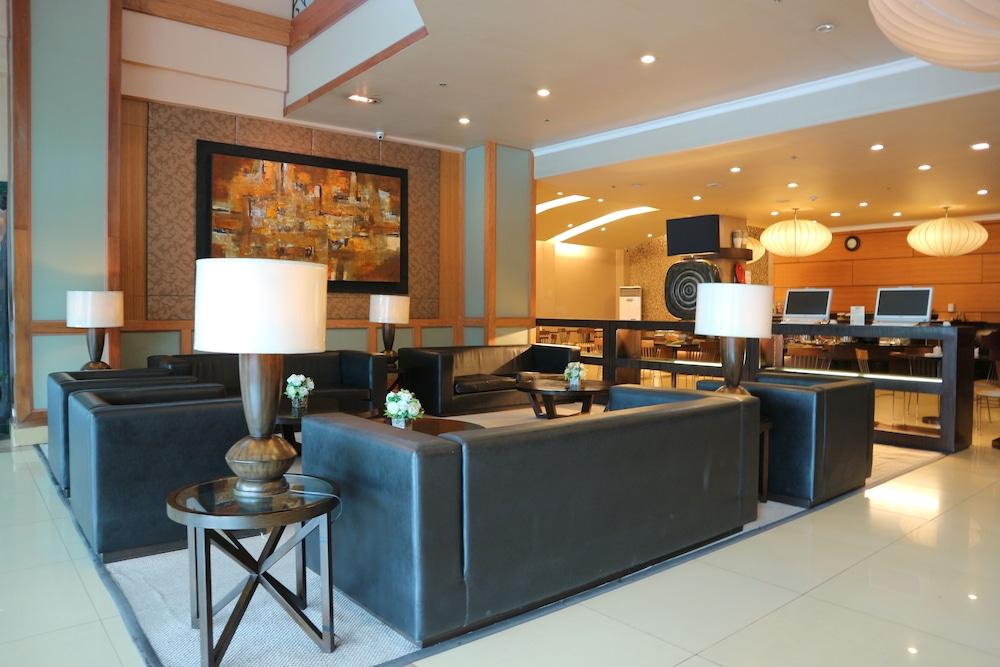 Iloilo Business Hotel Bagian luar foto