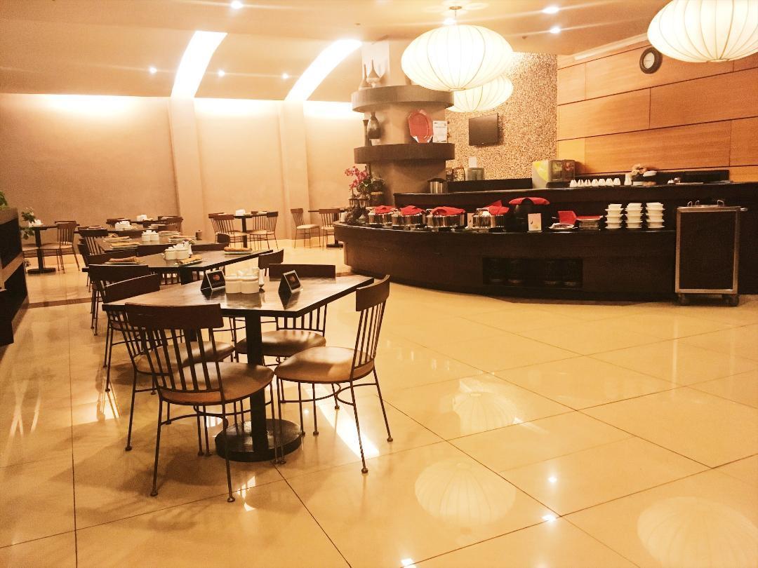 Iloilo Business Hotel Bagian luar foto
