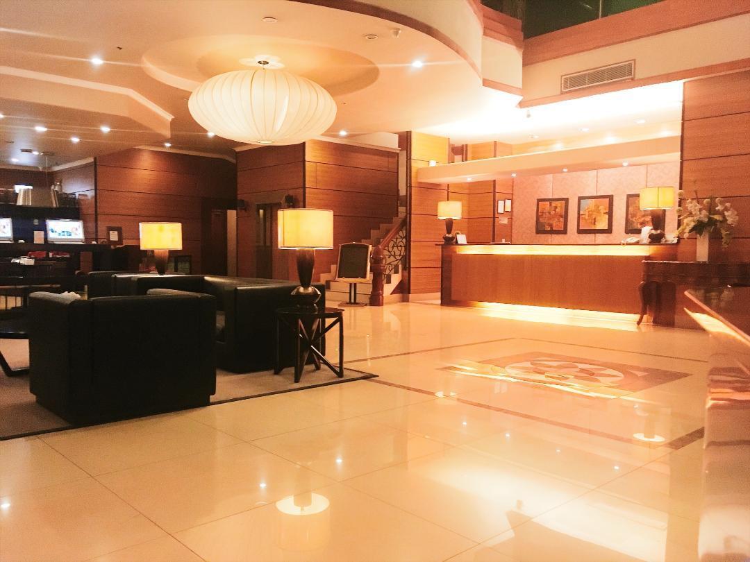 Iloilo Business Hotel Bagian luar foto