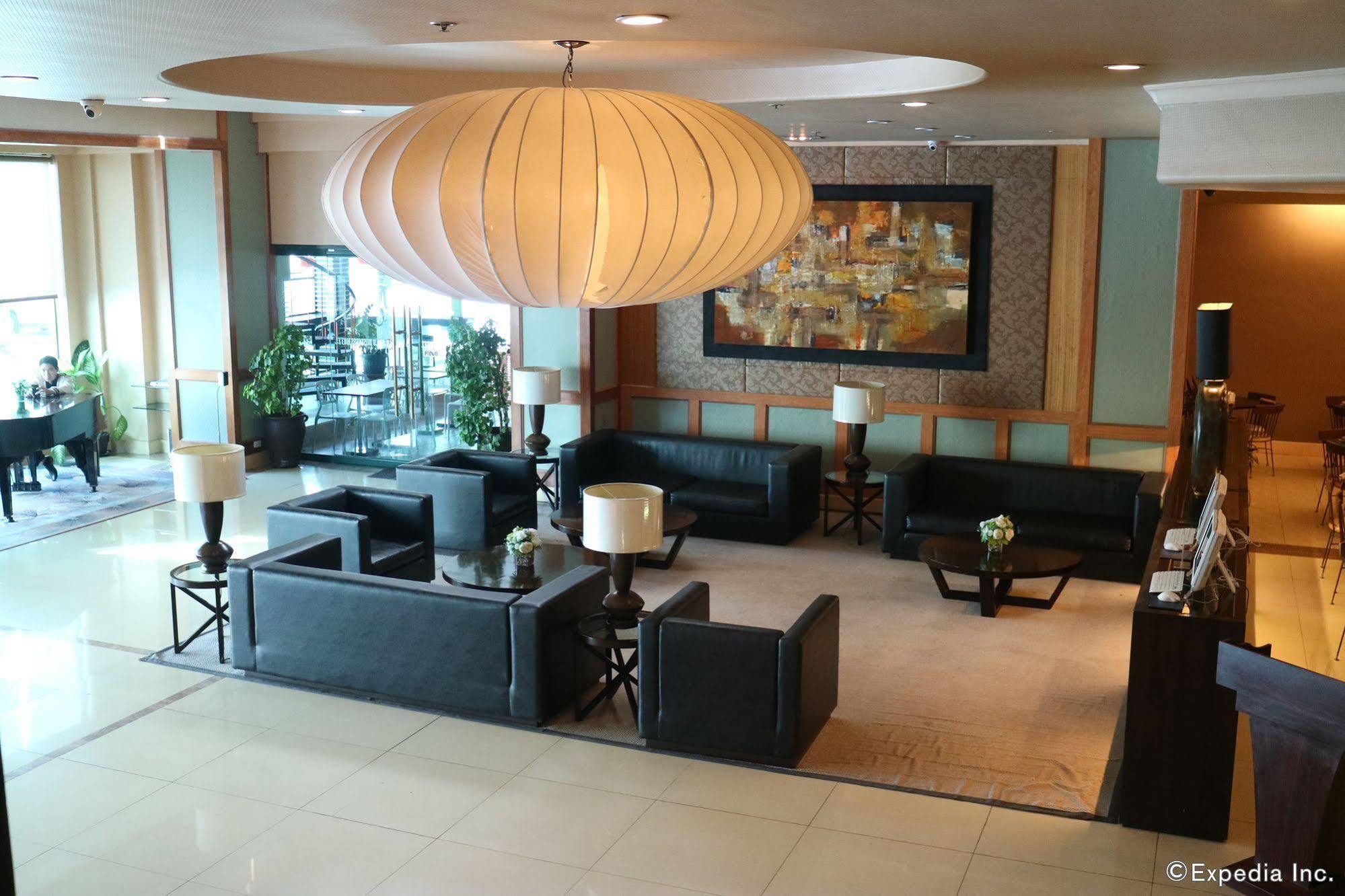 Iloilo Business Hotel Bagian luar foto