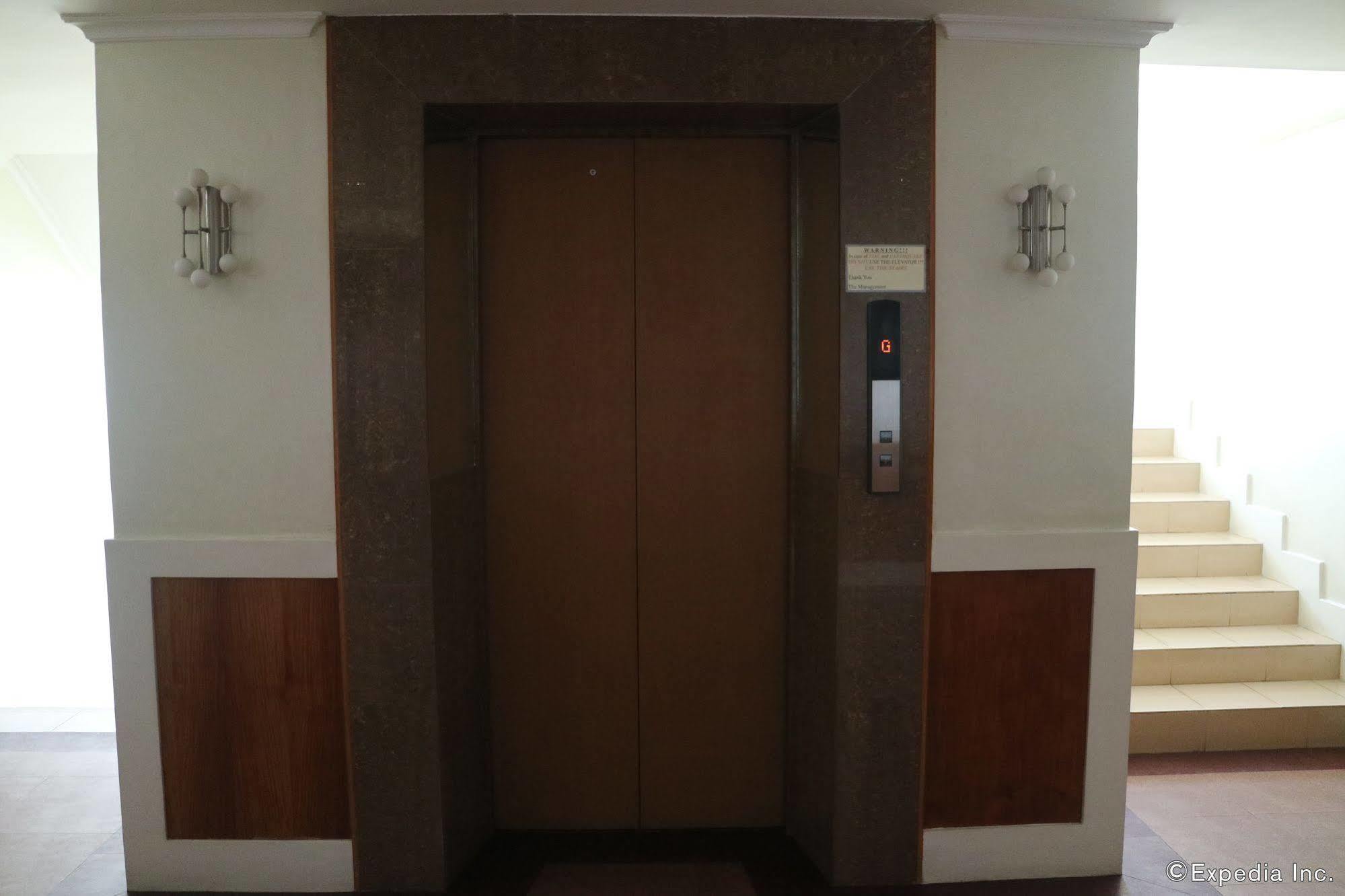 Iloilo Business Hotel Bagian luar foto