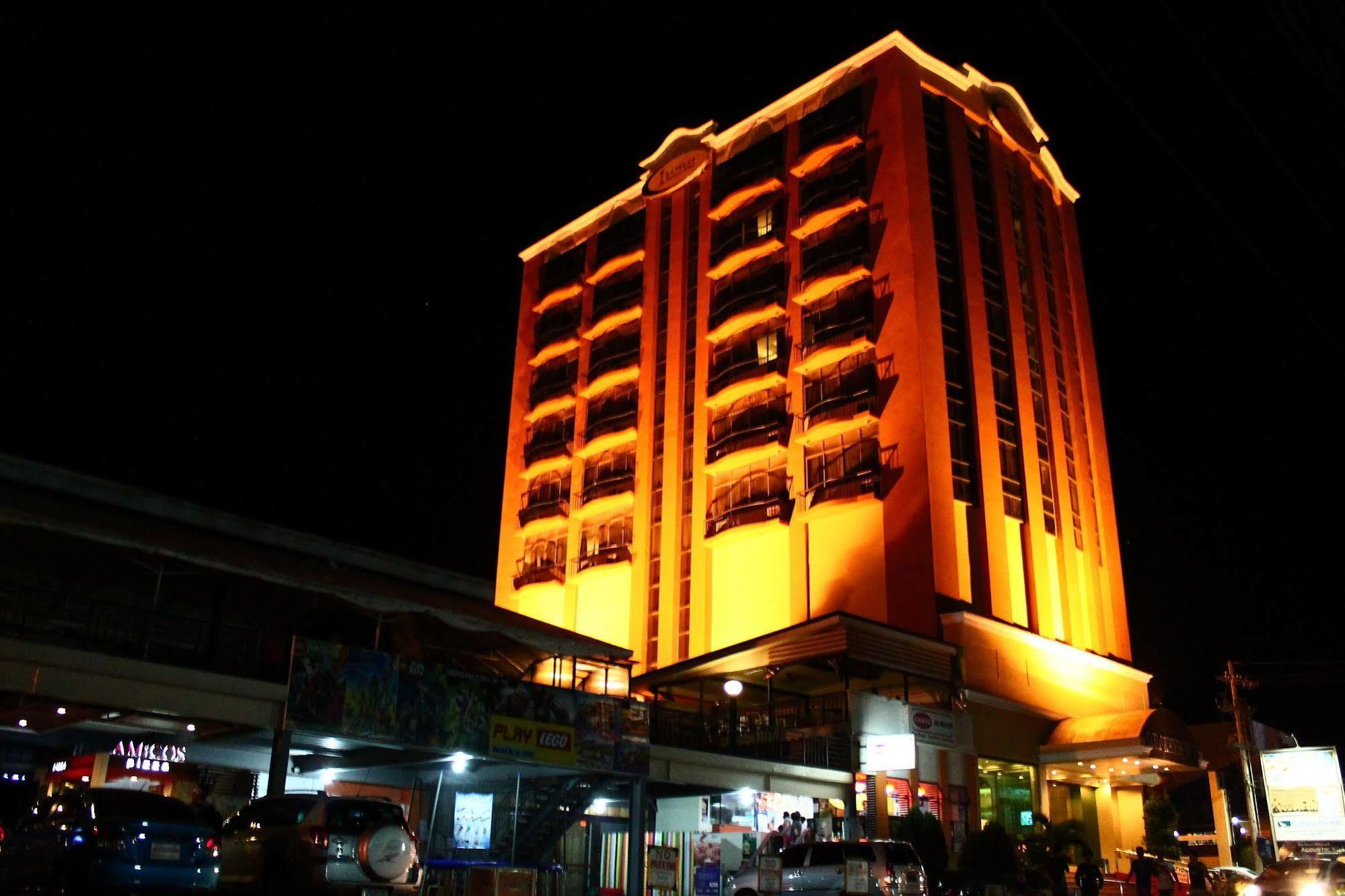 Iloilo Business Hotel Bagian luar foto