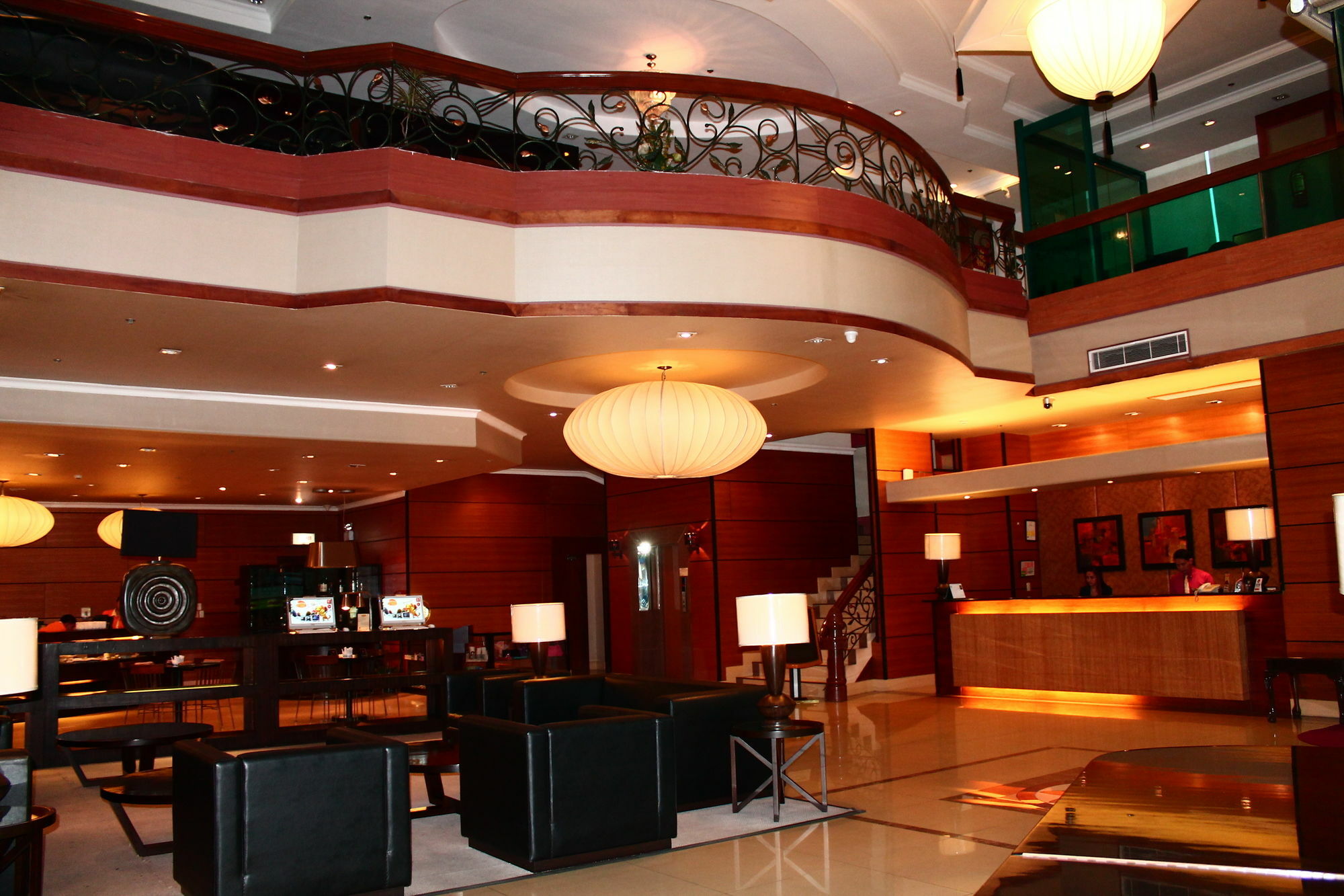 Iloilo Business Hotel Bagian luar foto