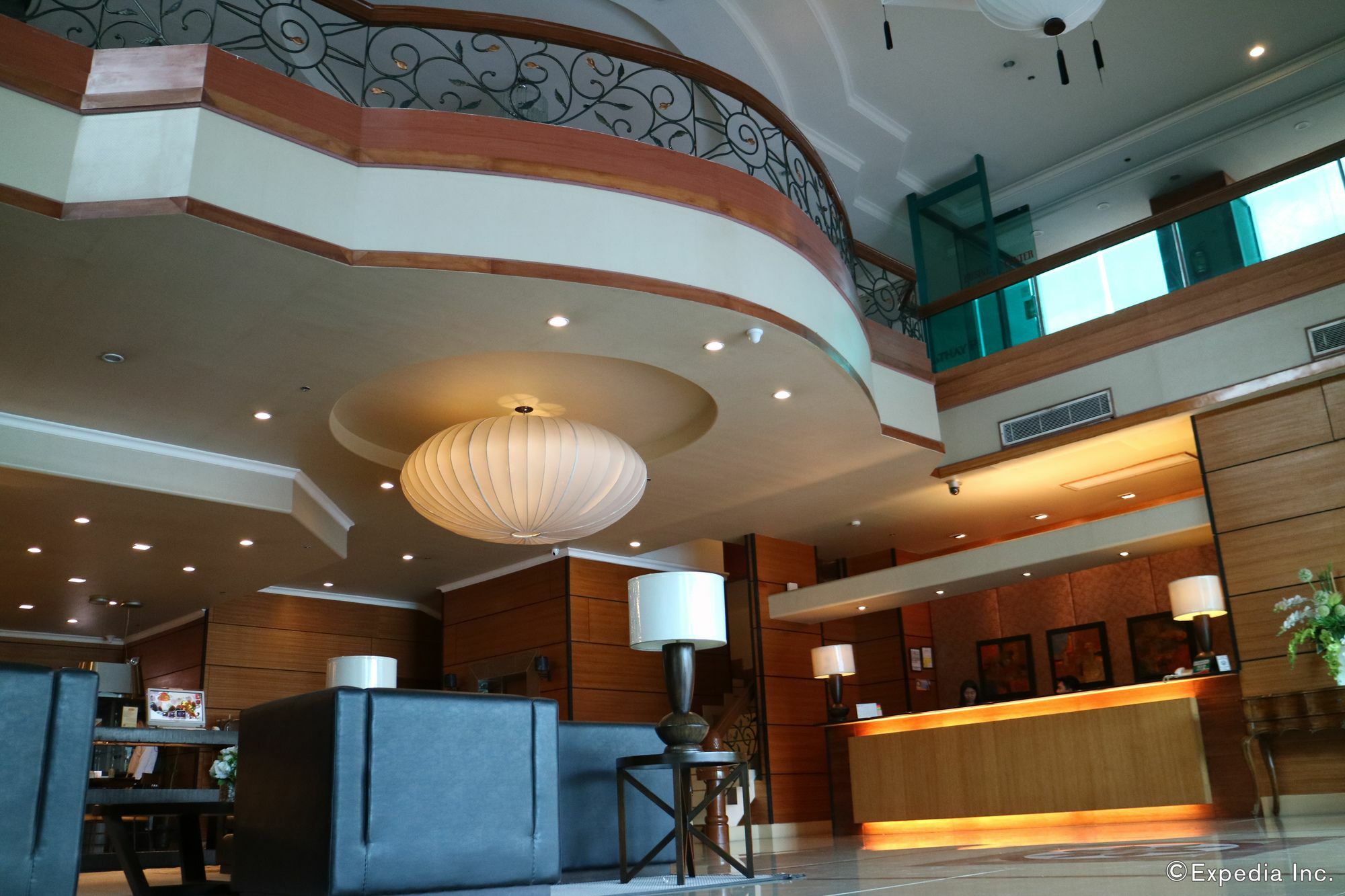 Iloilo Business Hotel Bagian luar foto